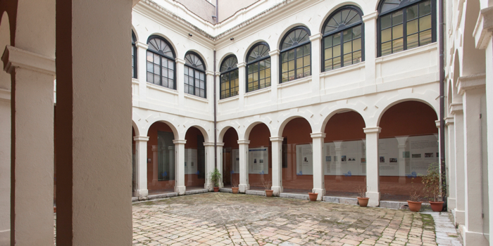04_museu-dhistoria-girona-detall-claustre-al-2013