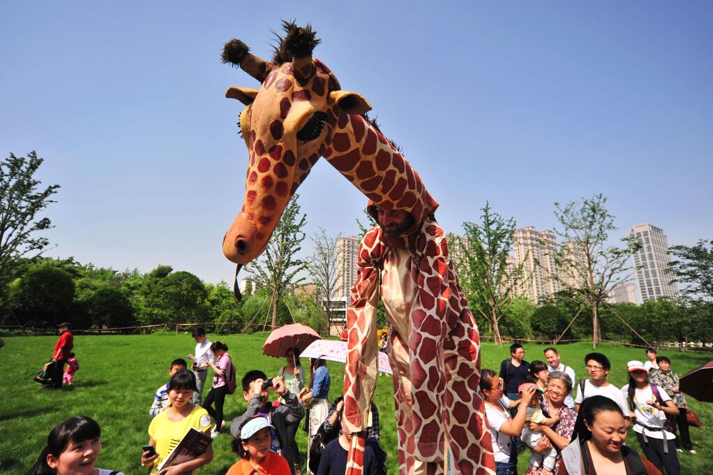 Inflables i girafes a la FM de Sant Julià de Ramis - girafes-xirriquiteula-19.jpeg