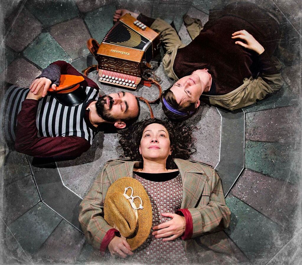 Momo - momo_anna_roca2.jpg