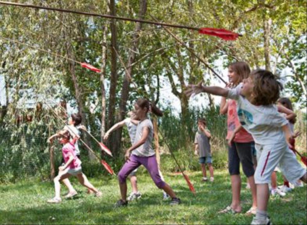 Avui fem de neolítics i descobrim el foc - neolitics_foc_familia_banyoles-432a1.jpg
