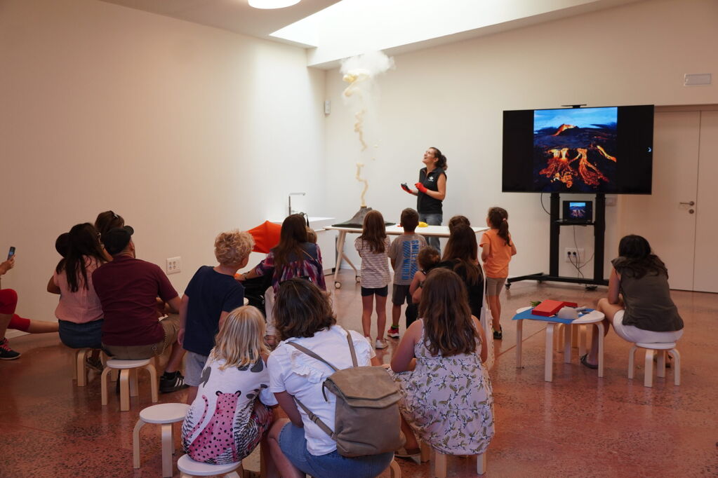 Laboratori de mons volcànics - taller-familiar-minimons.jpg