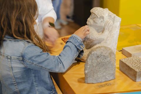 Art-Acció! La pedra com a protagonista - dia-museus-museu-art-girona-0293-scaled.jpg